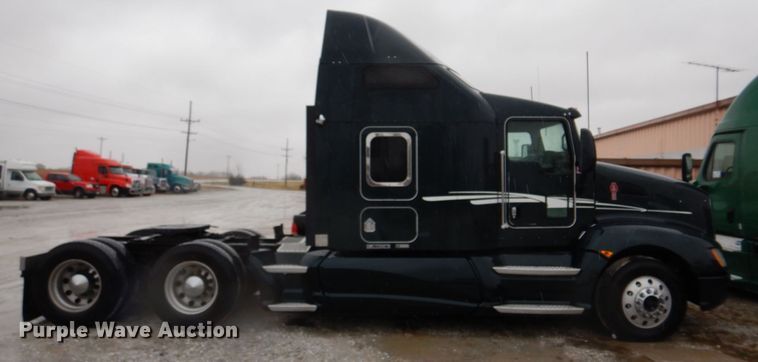 image for item DH8224 2009 Kenworth T660  semi truck