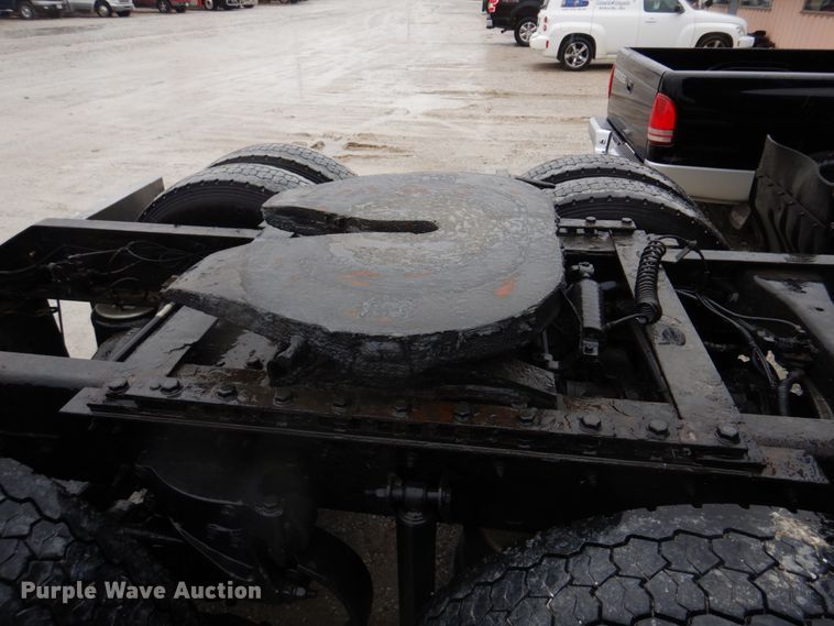 image for item DH8224 2009 Kenworth T660  semi truck