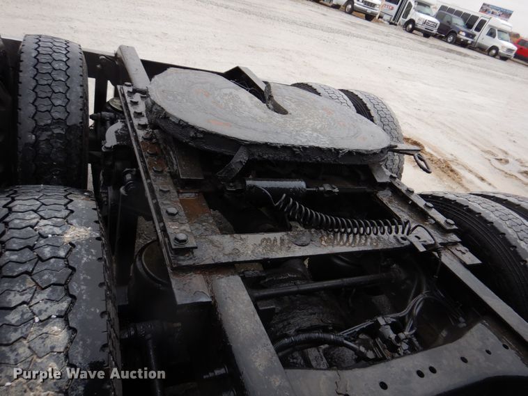 image for item DH8224 2009 Kenworth T660  semi truck