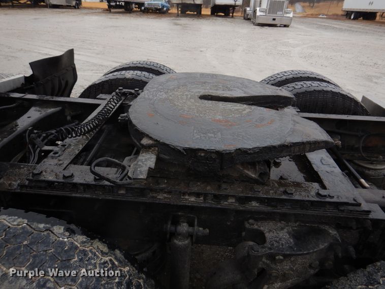 image for item DH8224 2009 Kenworth T660  semi truck