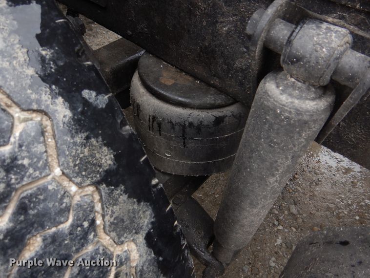 image for item DH8224 2009 Kenworth T660  semi truck