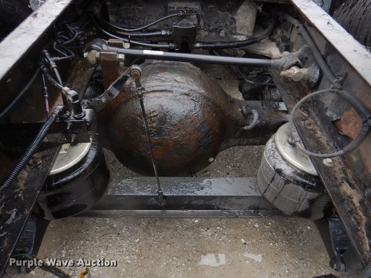 image for item DH8224 2009 Kenworth T660  semi truck