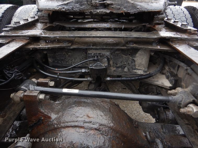 image for item DH8224 2009 Kenworth T660  semi truck