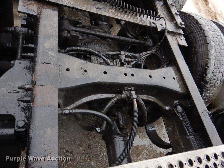 image for item DH8224 2009 Kenworth T660  semi truck