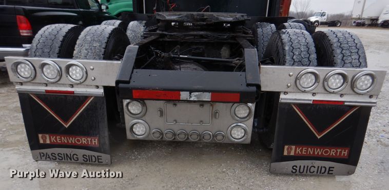 image for item DH8224 2009 Kenworth T660  semi truck