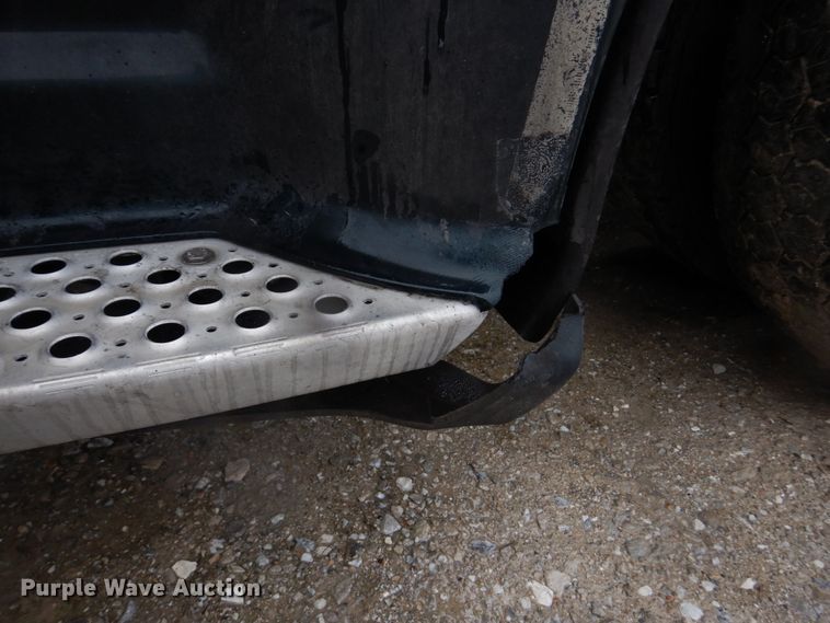 image for item DH8224 2009 Kenworth T660  semi truck