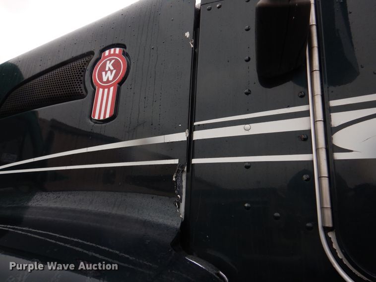 image for item DH8224 2009 Kenworth T660  semi truck