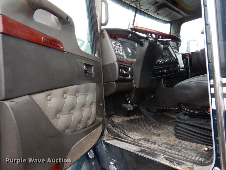 image for item DH8224 2009 Kenworth T660  semi truck