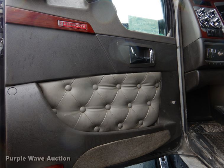 image for item DH8224 2009 Kenworth T660  semi truck