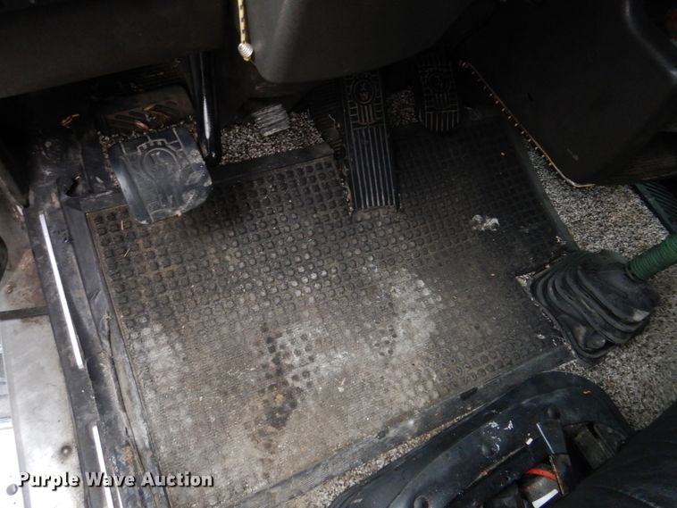 image for item DH8224 2009 Kenworth T660  semi truck