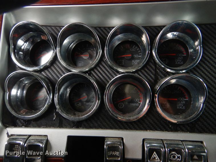 image for item DH8224 2009 Kenworth T660  semi truck