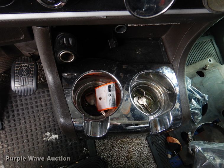 image for item DH8224 2009 Kenworth T660  semi truck