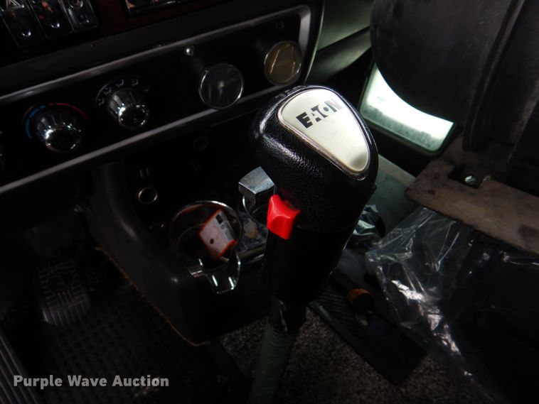 image for item DH8224 2009 Kenworth T660  semi truck