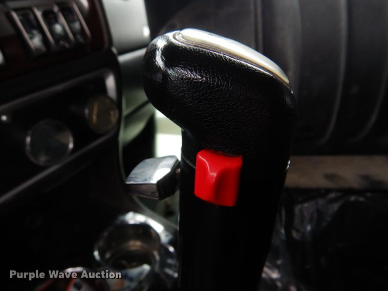 image for item DH8224 2009 Kenworth T660  semi truck