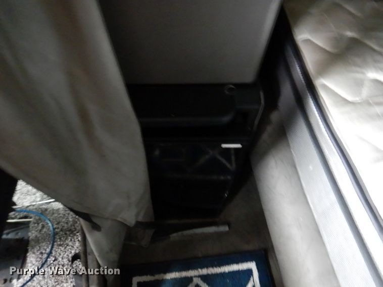 image for item DH8224 2009 Kenworth T660  semi truck