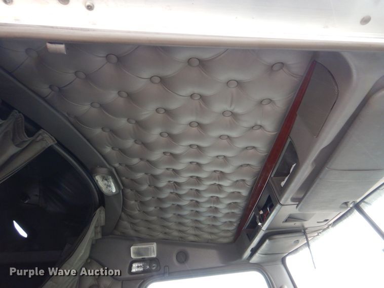 image for item DH8224 2009 Kenworth T660  semi truck