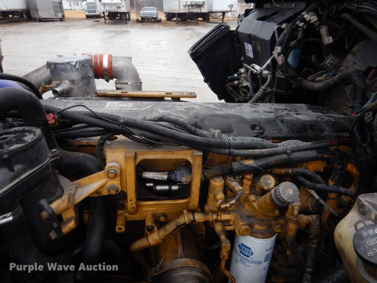 image for item DH8224 2009 Kenworth T660  semi truck