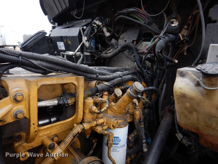 image for item DH8224 2009 Kenworth T660  semi truck