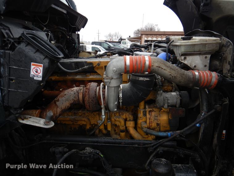 image for item DH8224 2009 Kenworth T660  semi truck