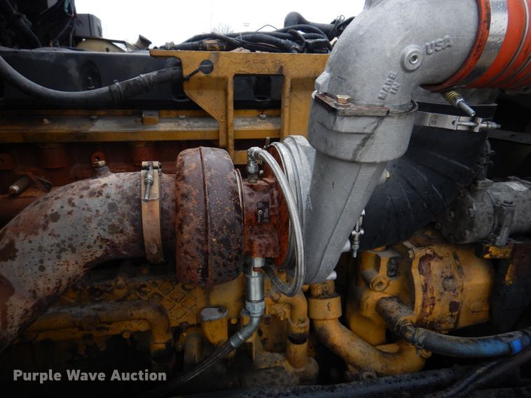 image for item DH8224 2009 Kenworth T660  semi truck