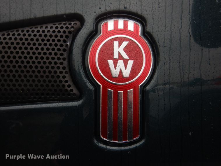 image for item DH8224 2009 Kenworth T660  semi truck