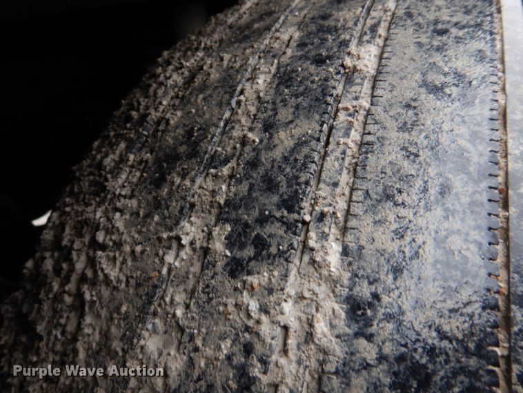 image for item DH8224 2009 Kenworth T660  semi truck