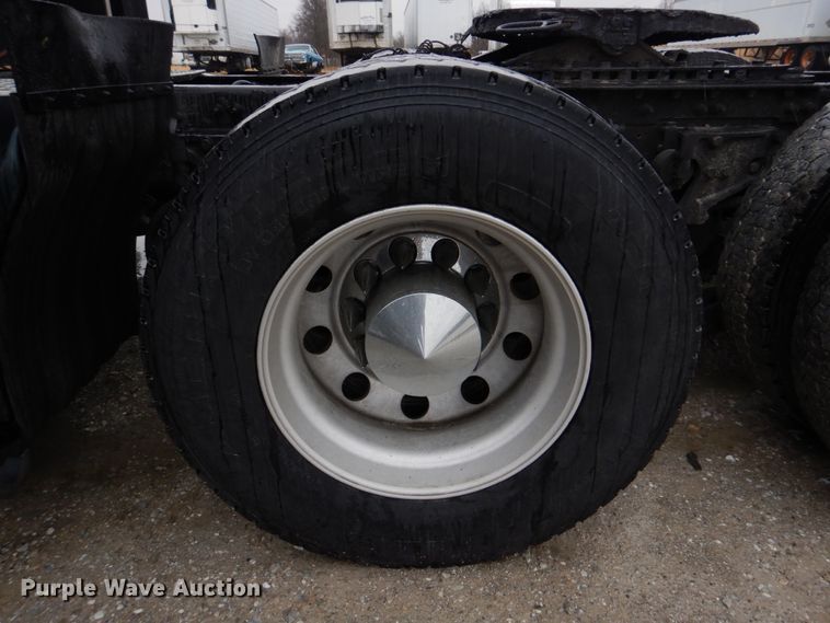 image for item DH8224 2009 Kenworth T660  semi truck