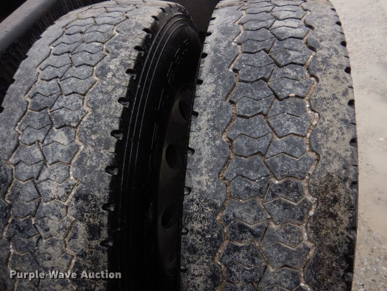 image for item DH8224 2009 Kenworth T660  semi truck