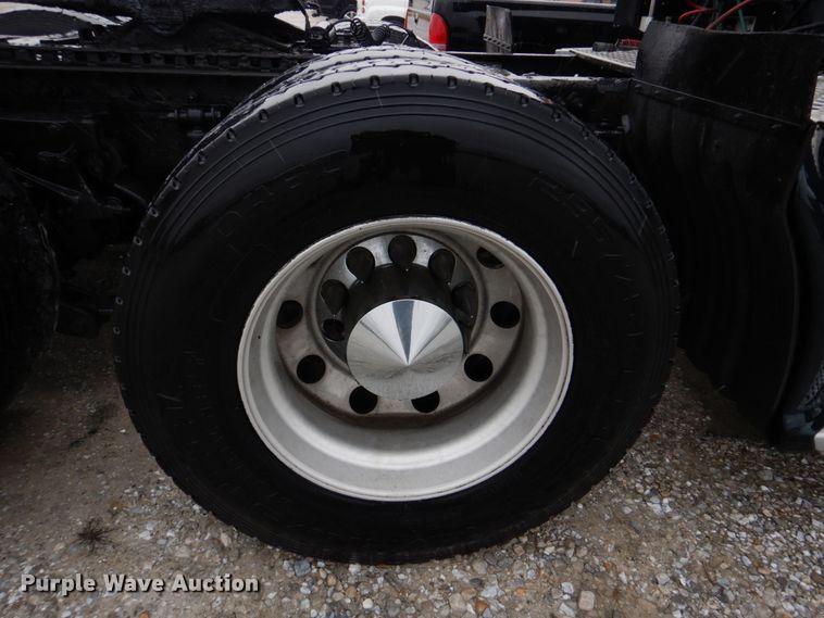 image for item DH8224 2009 Kenworth T660  semi truck