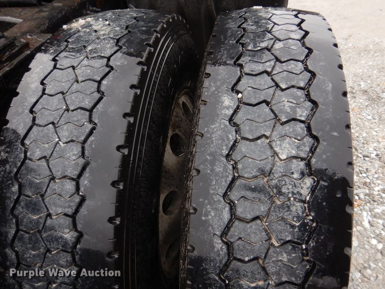 image for item DH8224 2009 Kenworth T660  semi truck