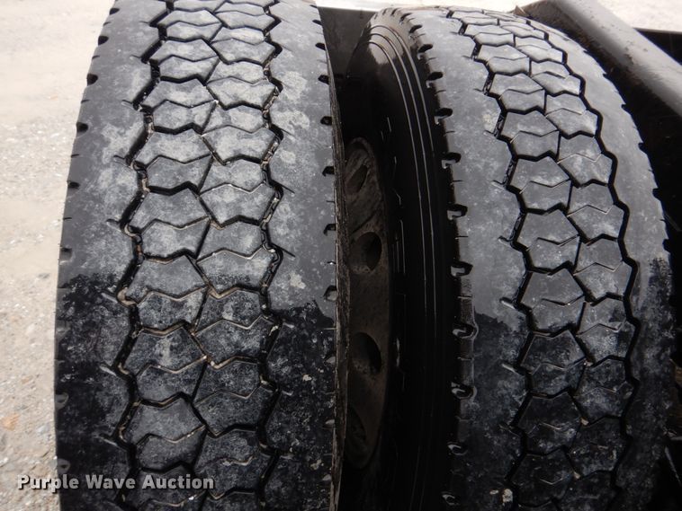 image for item DH8224 2009 Kenworth T660  semi truck