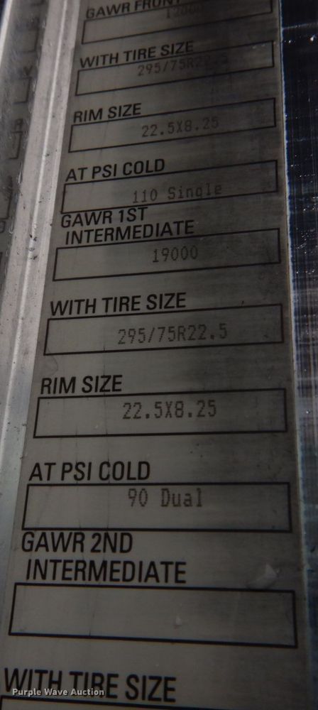 image for item DH8224 2009 Kenworth T660  semi truck