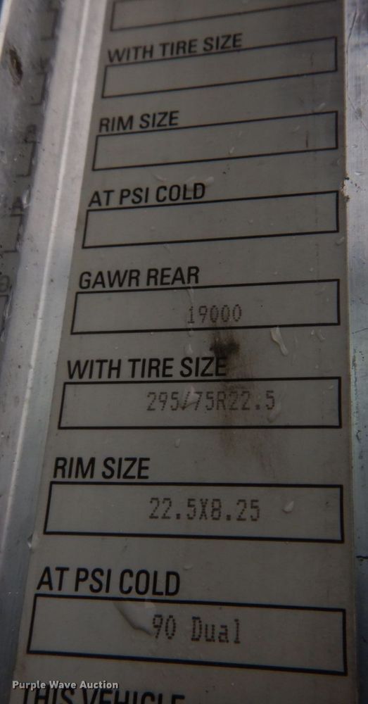 image for item DH8224 2009 Kenworth T660  semi truck