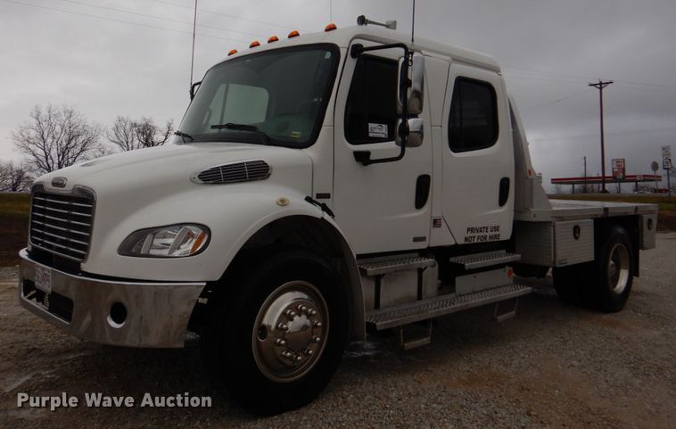 image for item DH8234 2006 Freightliner Business Class M2  flatbed truck