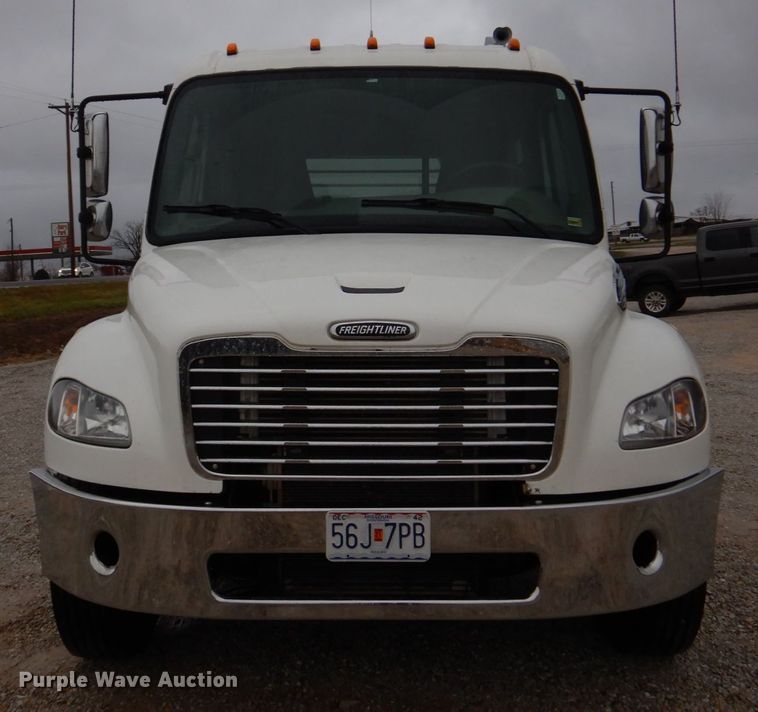 image for item DH8234 2006 Freightliner Business Class M2  flatbed truck