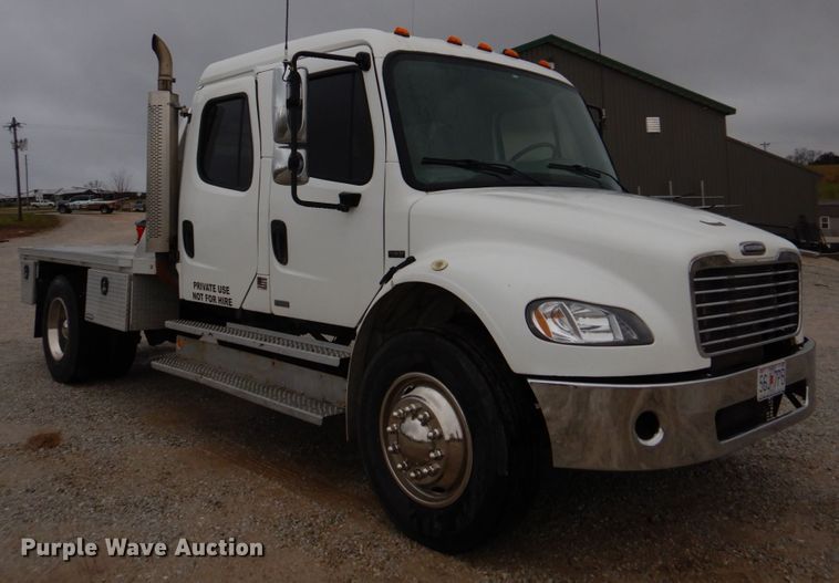 image for item DH8234 2006 Freightliner Business Class M2  flatbed truck