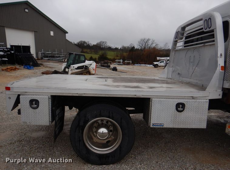 image for item DH8234 2006 Freightliner Business Class M2  flatbed truck