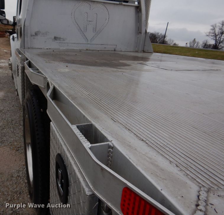 image for item DH8234 2006 Freightliner Business Class M2  flatbed truck