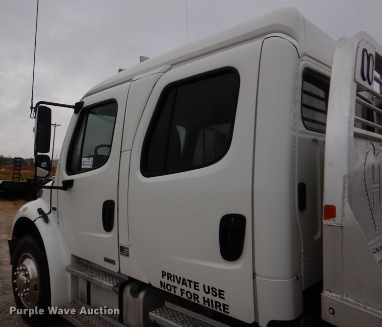 image for item DH8234 2006 Freightliner Business Class M2  flatbed truck