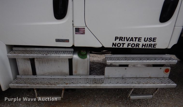 image for item DH8234 2006 Freightliner Business Class M2  flatbed truck