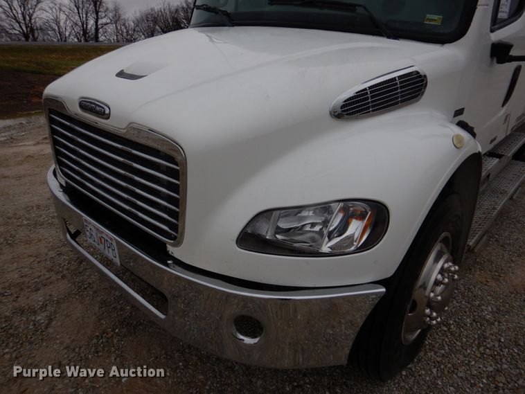 image for item DH8234 2006 Freightliner Business Class M2  flatbed truck