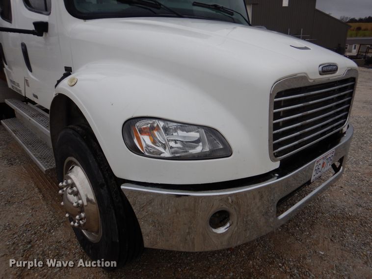 image for item DH8234 2006 Freightliner Business Class M2  flatbed truck