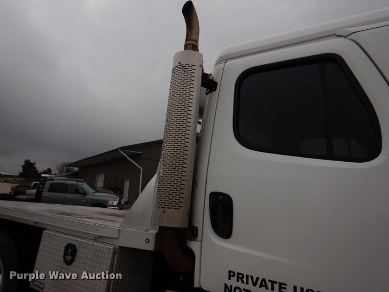 image for item DH8234 2006 Freightliner Business Class M2  flatbed truck