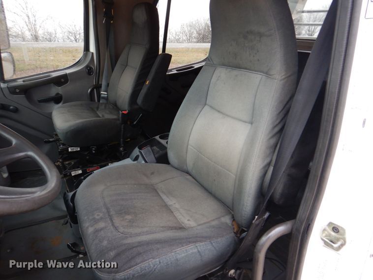 image for item DH8234 2006 Freightliner Business Class M2  flatbed truck