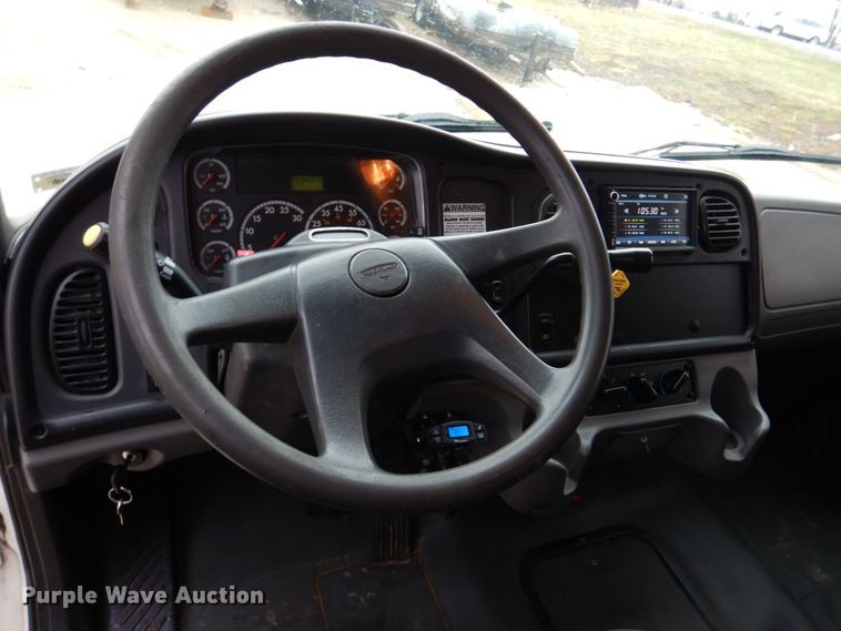 image for item DH8234 2006 Freightliner Business Class M2  flatbed truck