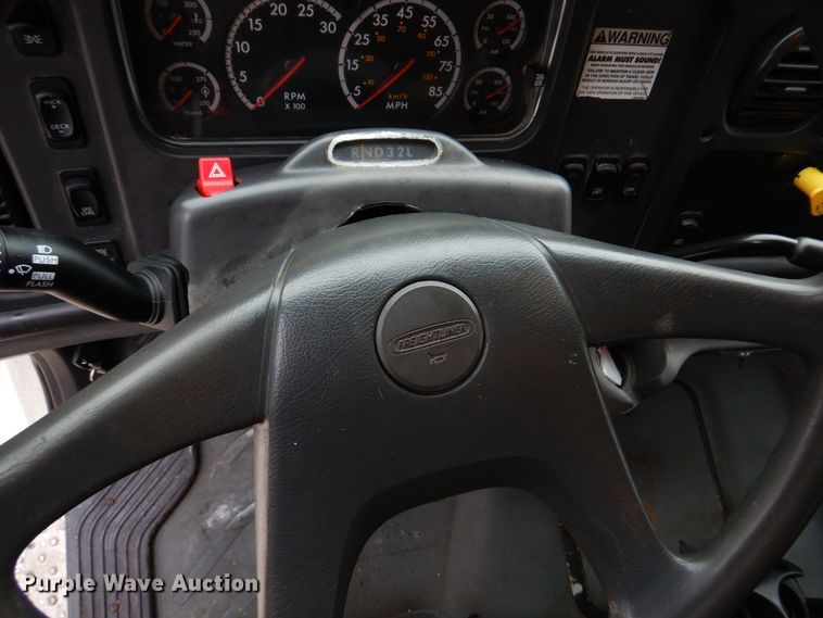 image for item DH8234 2006 Freightliner Business Class M2  flatbed truck