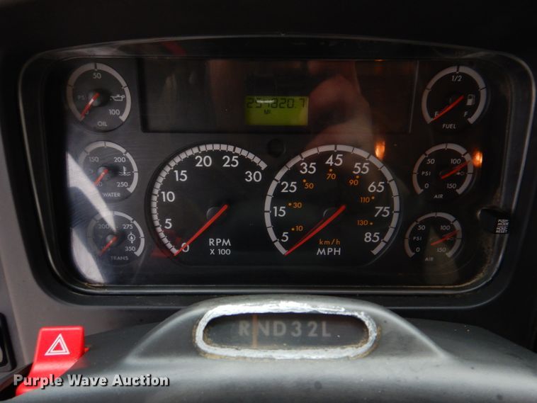 image for item DH8234 2006 Freightliner Business Class M2  flatbed truck