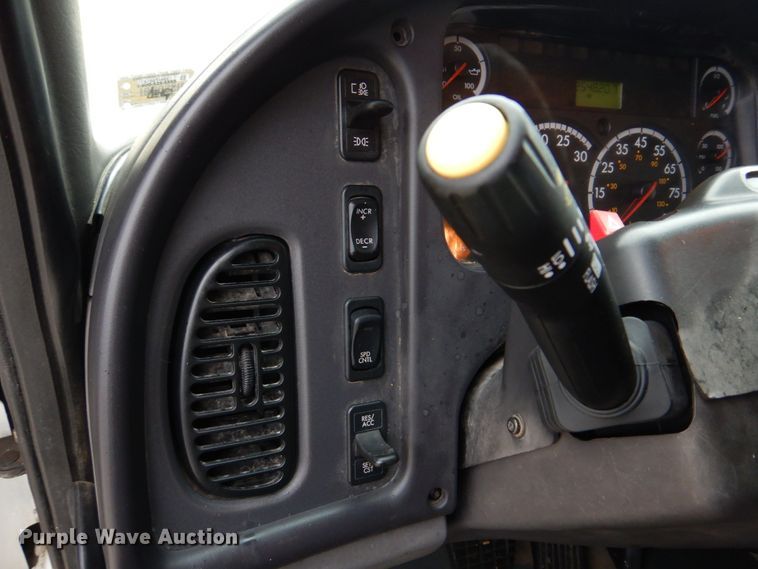 image for item DH8234 2006 Freightliner Business Class M2  flatbed truck