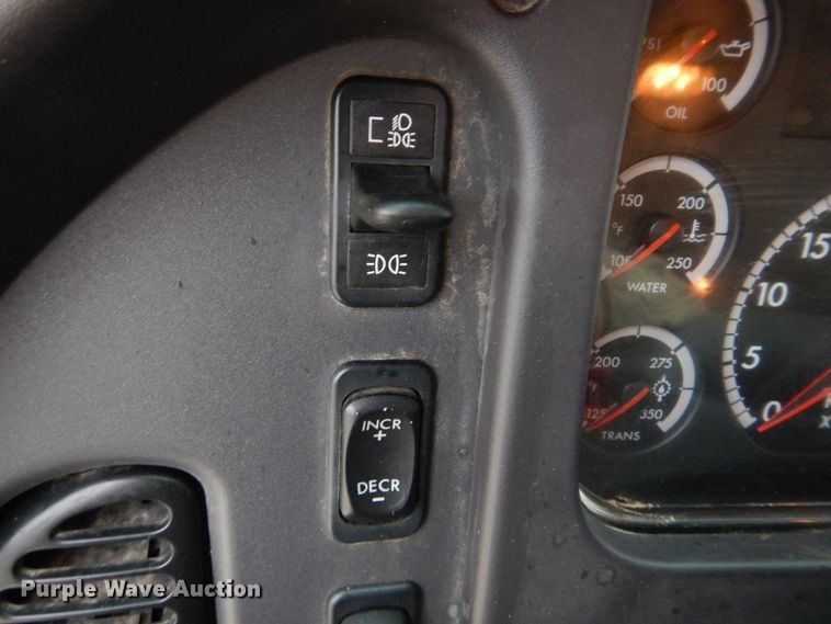 image for item DH8234 2006 Freightliner Business Class M2  flatbed truck