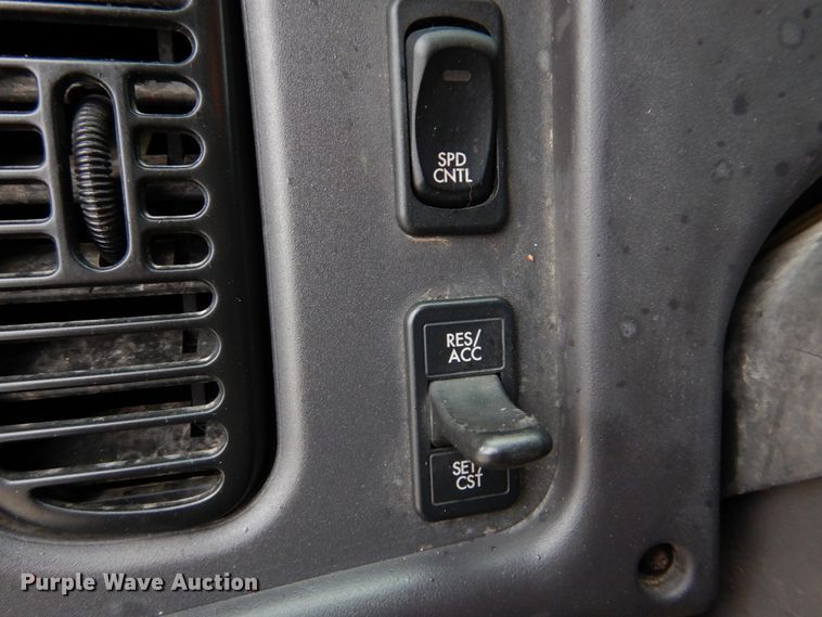 image for item DH8234 2006 Freightliner Business Class M2  flatbed truck